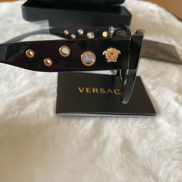 VERSACE SUNGLASSES 🔥BRAND NEW - Picture 2 of 5